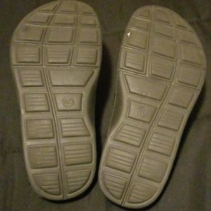 acu massaging comfort slides